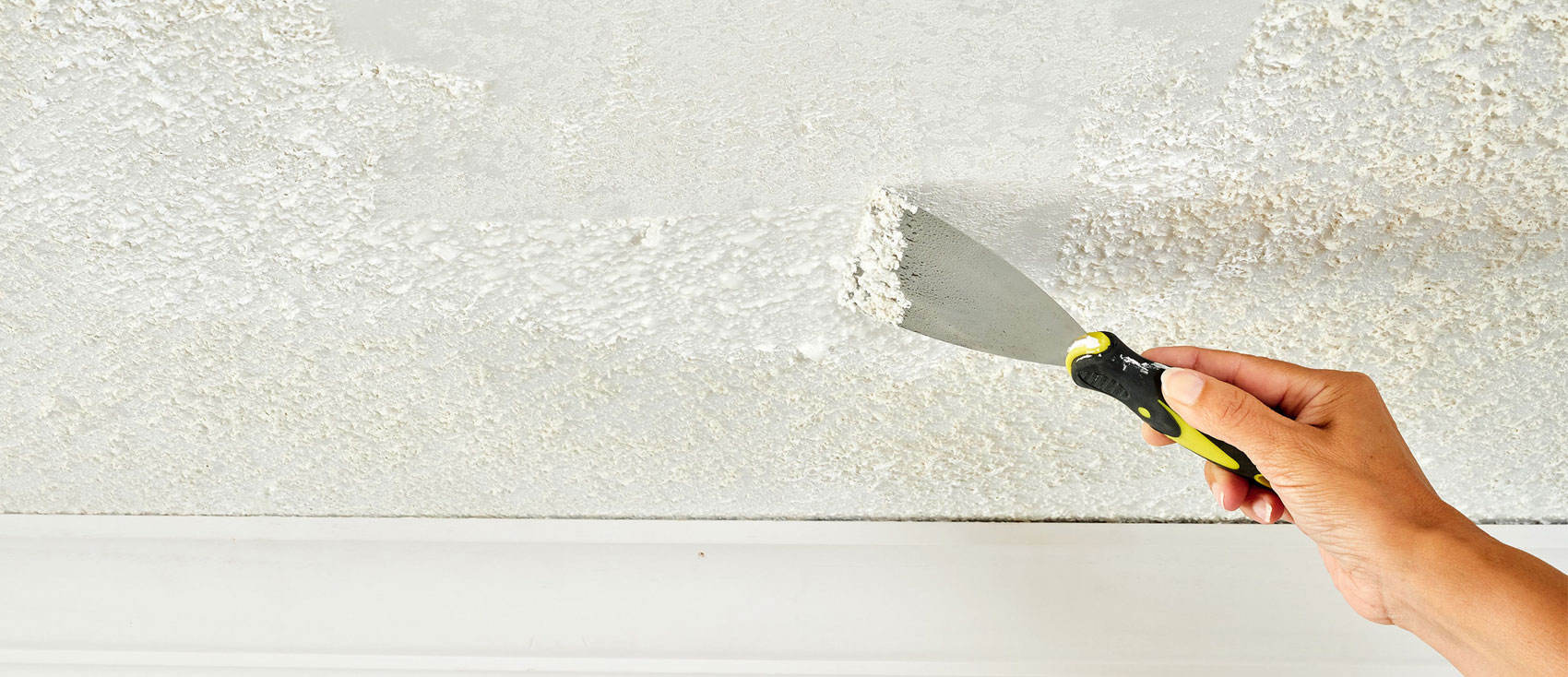 ¿Vale la pena quitar el gotelé por tu cuenta? un pintor profesional es tu mejor opción