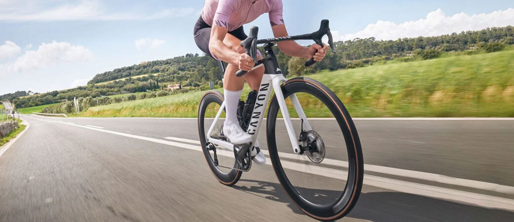 Materiales técnicos y estructura textil orientada al rendimiento